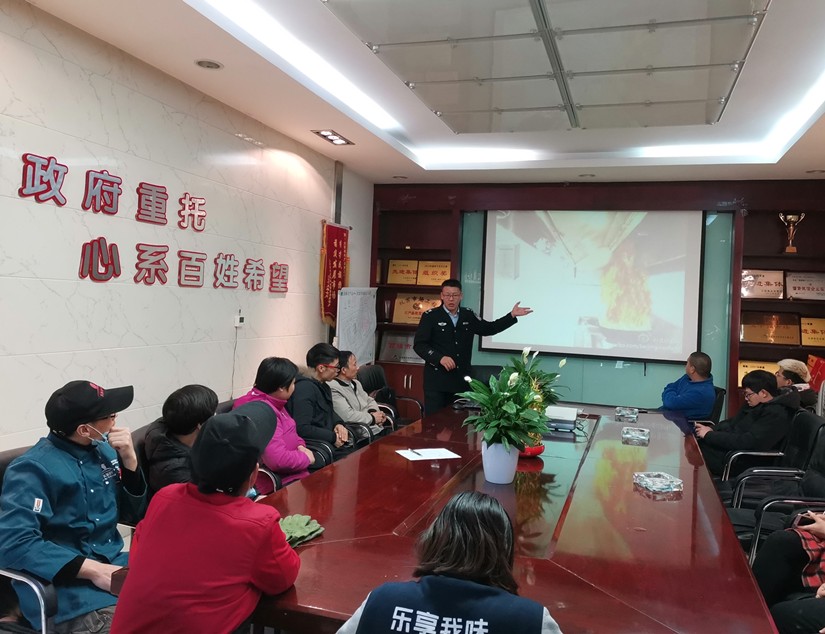 中心市場(chǎng)組織商戶(hù)員工消防培訓_副本.jpg